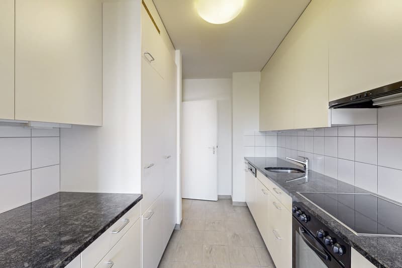 Helle Wohnung  in beliebter, ruhiger Lage mit grossem Balkon.... (3)