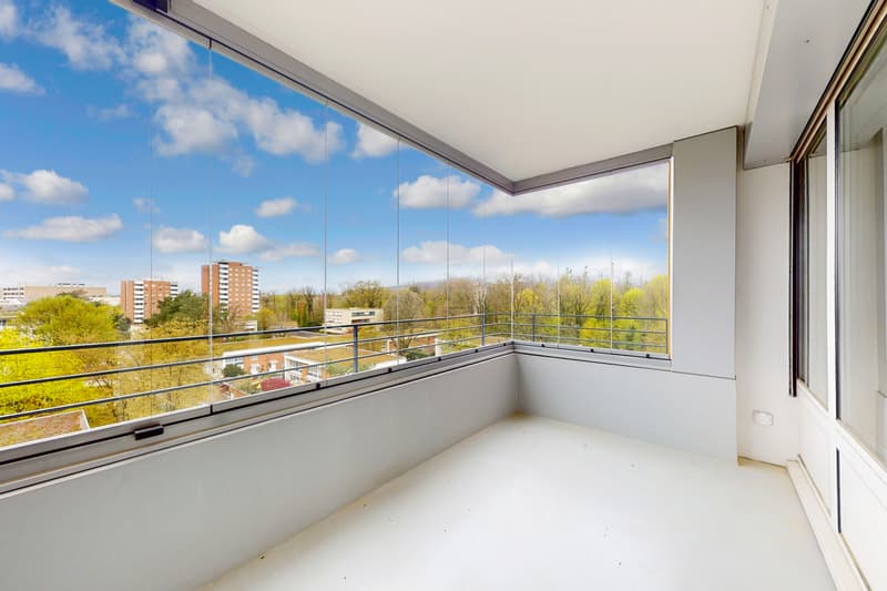 Grosse 3-Zimmerwohnung mit herrlicher Aussicht (6)