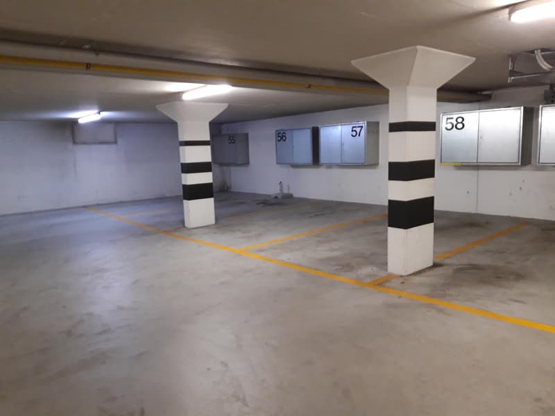 Sichern Sie sich Ihren Motorrradparkplatz in Schwerzenbach (1)