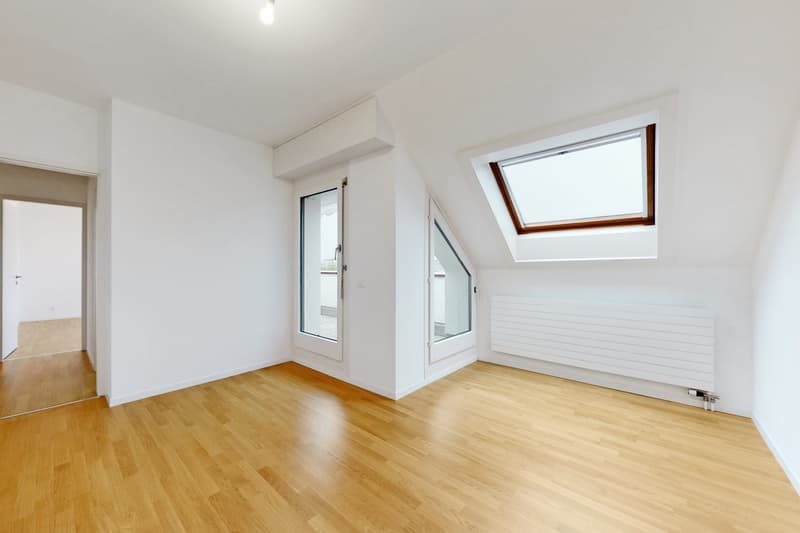 Profitez d'une vaste terrasse et d'un magnifique attique en duplex ! (7)