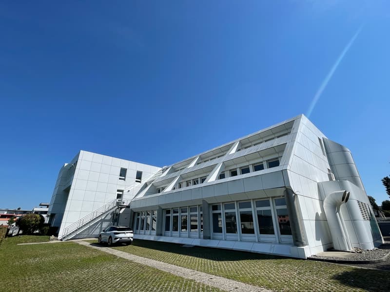 Repräsentativer Geschäftssitz mit exzellenter Anbindung in Sempach-Station (3)