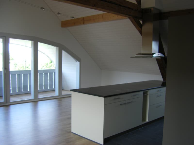 Charmante 4.5-Zimmer-Dachwohnung mit Balkon in Radelfingen (3)