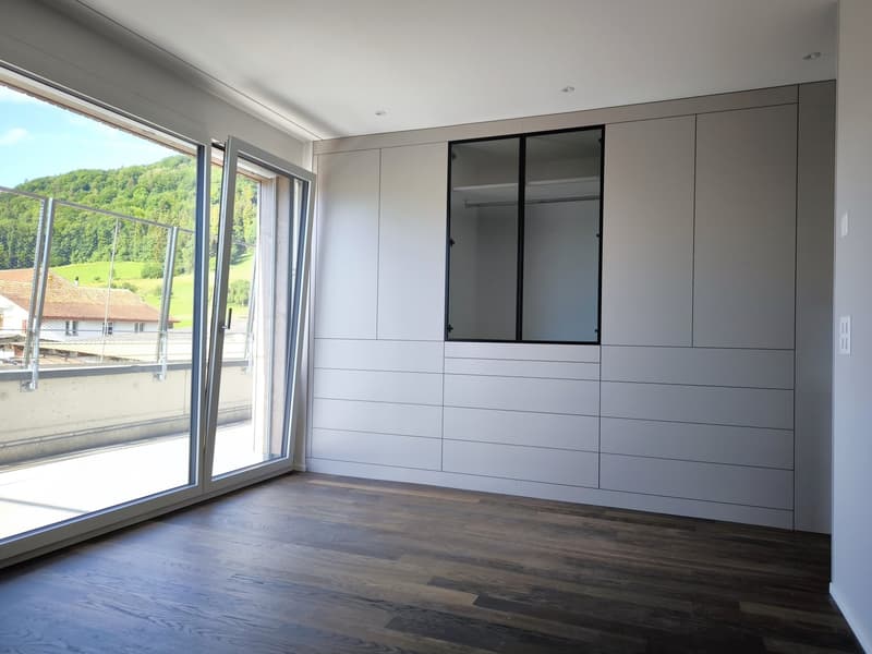 Moderne 4.5-Zimmer-Neubau-Attikawohnung mit Terrasse in Toffen (7)