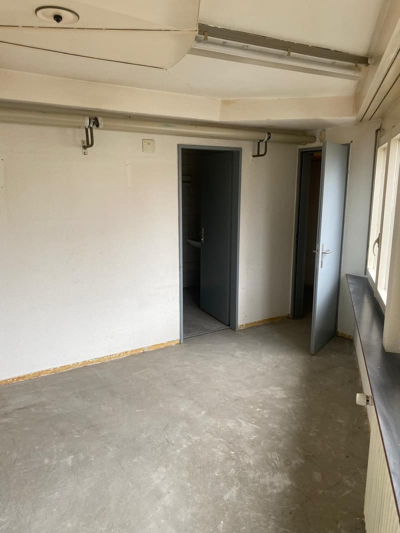 attraktive Gewerbefläche mit separatem Eingang zu vermieten (13)