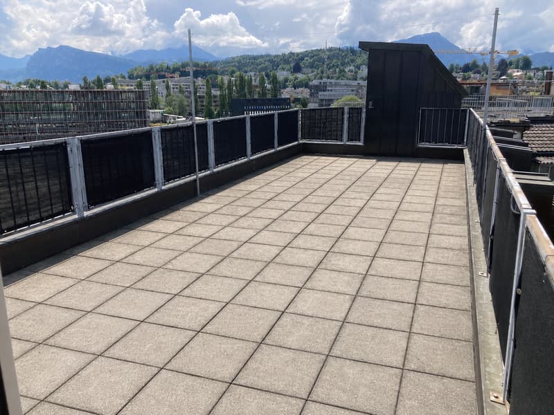 Charmante 2.5-Zimmer-Maisonette-Wohnung mit Dachterrasse im Herz von Luzern (15)