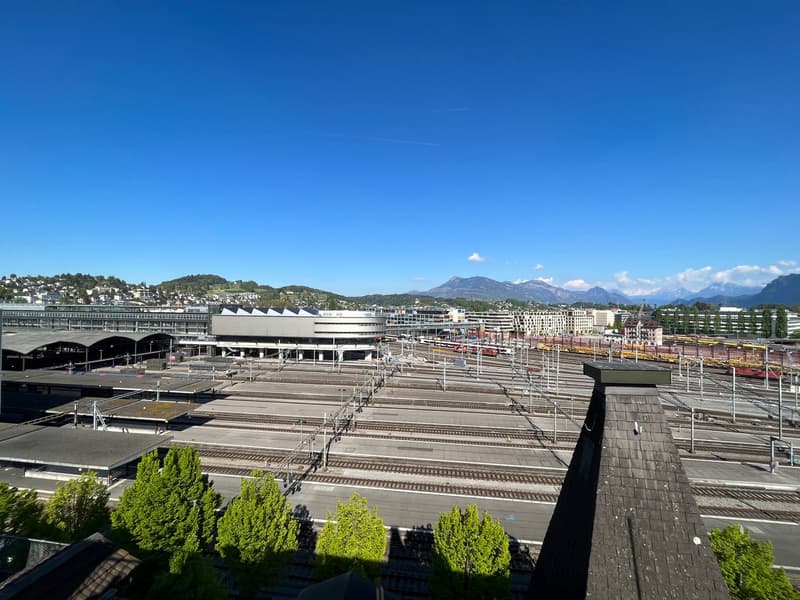 Charmante 2.5-Zimmer-Maisonette-Wohnung mit Dachterrasse im Herz von Luzern (17)