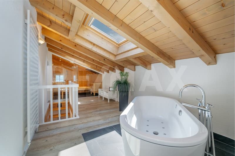 Exklusive 6.5-Zimmer-Maisonette-Wohnung über drei Etagen mit Wellness und unverbaubarer Panoramasicht (11)