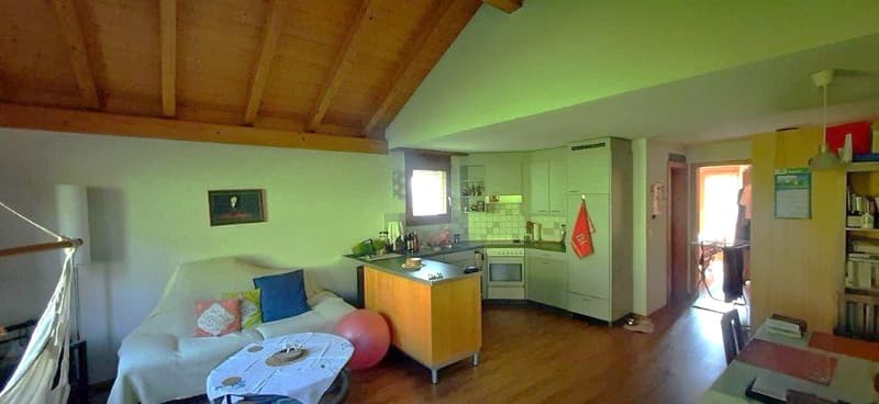 Ruhige 3.5 Zimmer - Wohnung mit Blick auf die Berglandschaft (6)
