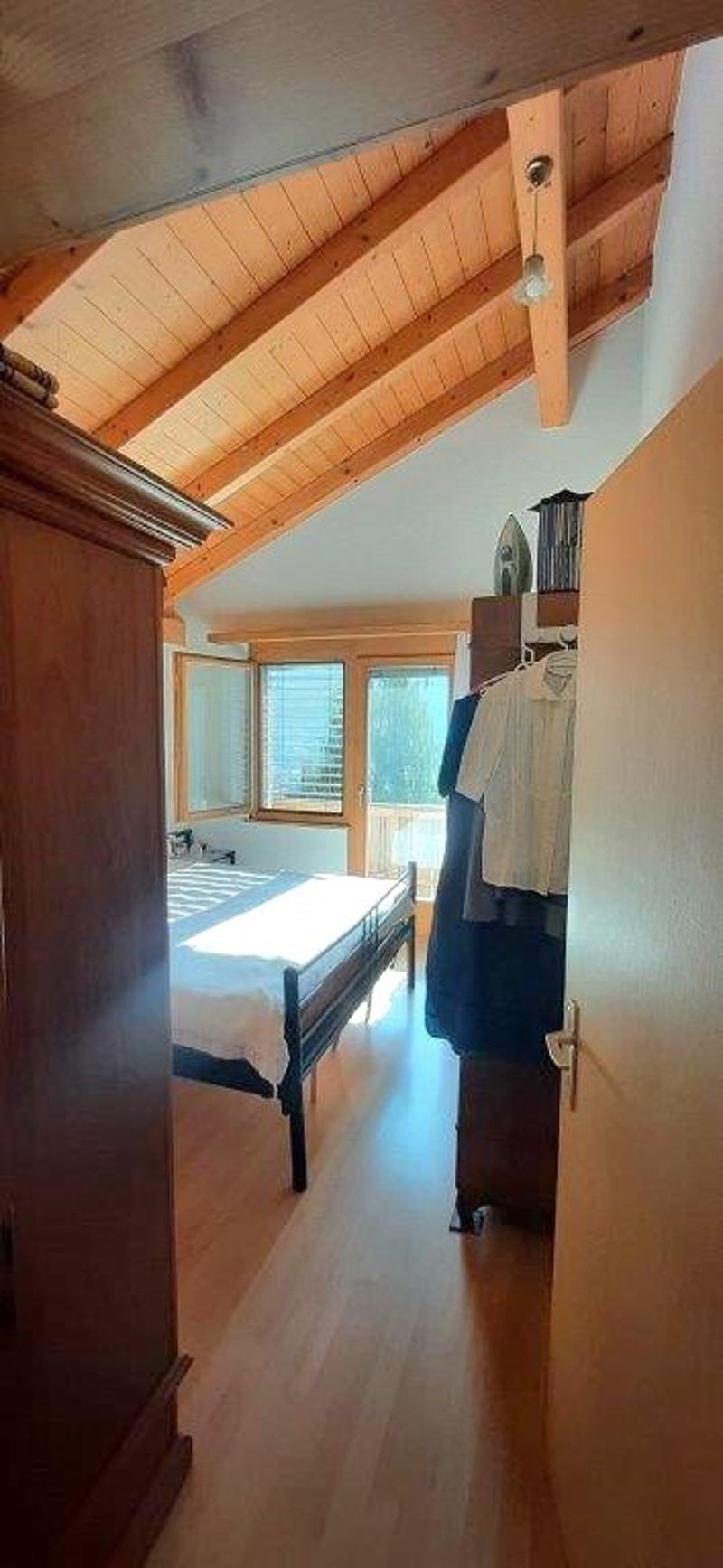 Ruhige 3.5 Zimmer - Wohnung mit Blick auf die Berglandschaft (7)