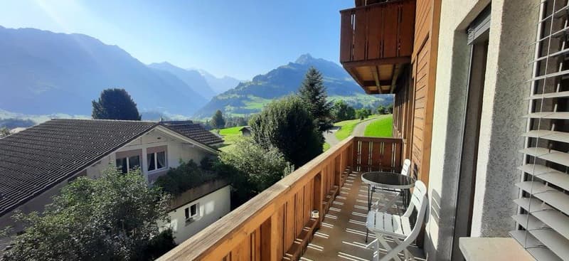 Ruhige 3.5 Zimmer - Wohnung mit Blick auf die Berglandschaft (1)