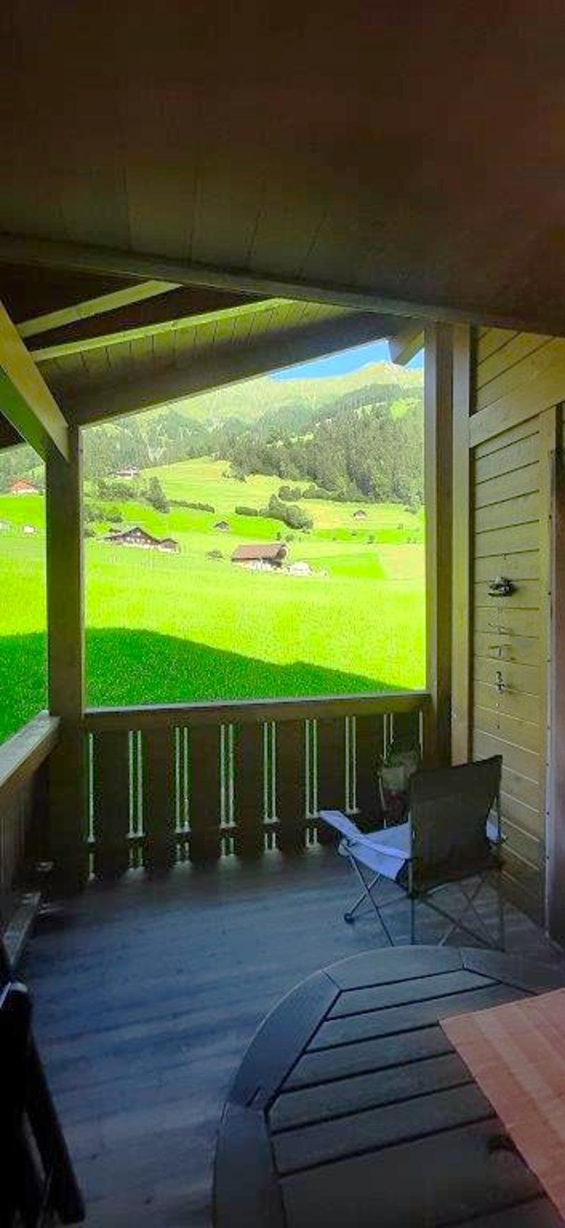 Ruhige 3.5 Zimmer - Wohnung mit Blick auf die Berglandschaft (3)