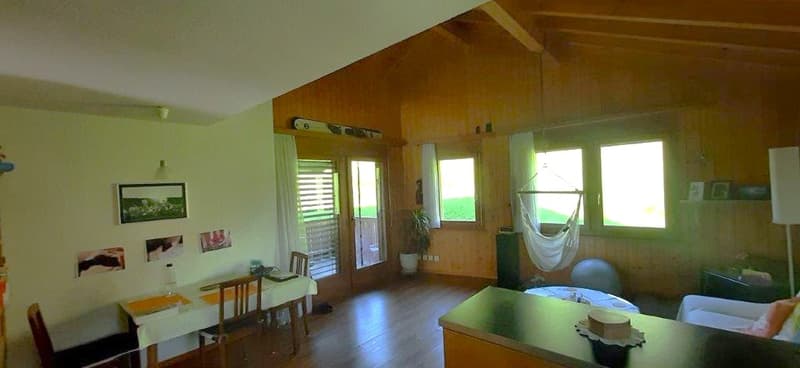 Ruhige 3.5 Zimmer - Wohnung mit Blick auf die Berglandschaft (5)