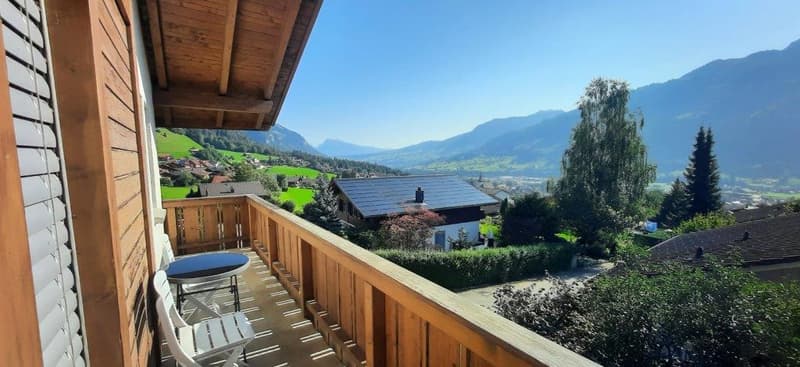 Ruhige 3.5 Zimmer - Wohnung mit Blick auf die Berglandschaft (2)