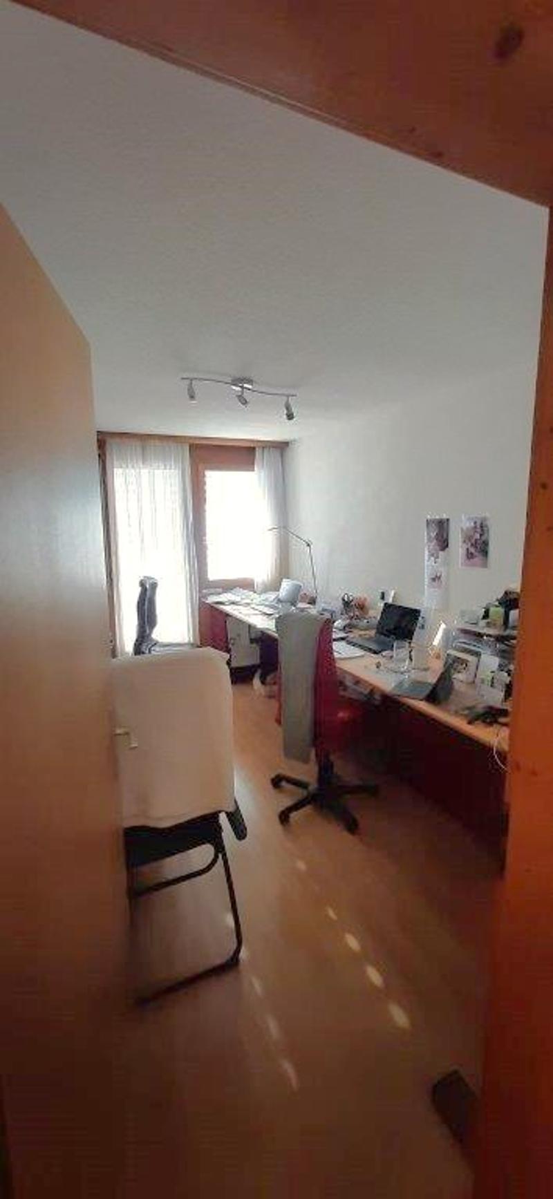 Ruhige 3.5 Zimmer - Wohnung mit Blick auf die Berglandschaft (8)