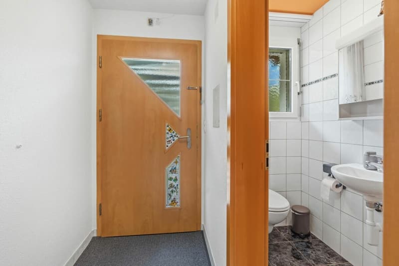 Grosszügiges Einfamilienhaus mit Einliegerwohnung (17)