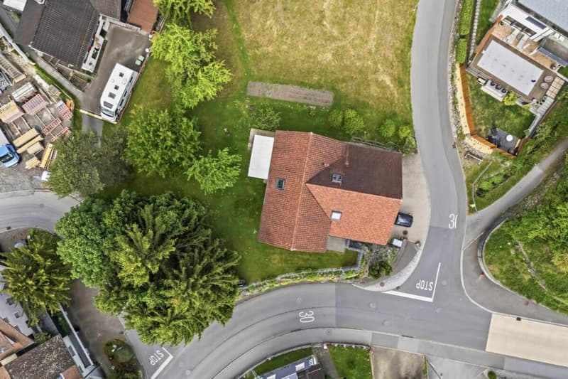 Grosszügiges Einfamilienhaus mit Einliegerwohnung (2)