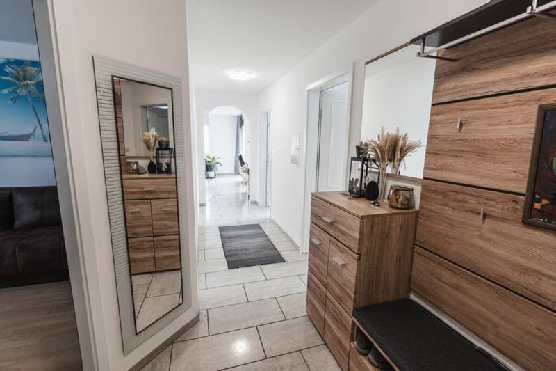 renovierte 4.5 Zimmer Wohnung an zentraler Wohnlage (2)