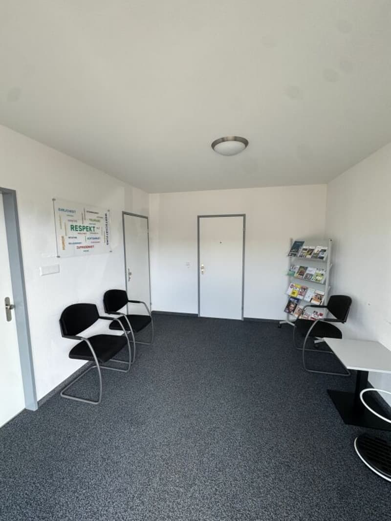 Grosszügige Gewerbefläche für Büro oder Praxis, 238 m² (2)