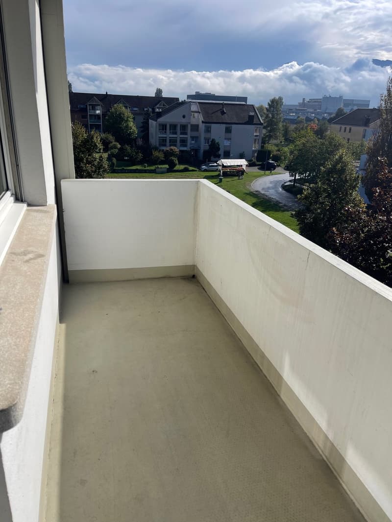 preiswerte 4-Zimmerwohnung mit Balkon und Aussicht (8)