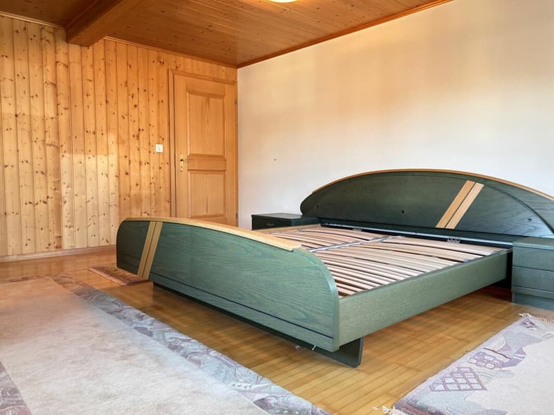 Zentrales Reihen-Eckhaus mit Umschwung auf grossem ausbaubarem Grundstück (8)