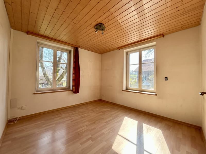 Zweifamilienhaus mit Scheune und Umschwung (5)