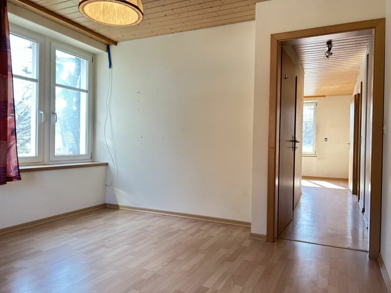 Zweifamilienhaus mit Scheune und Umschwung (6)
