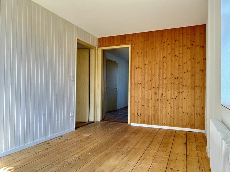 Zweifamilienhaus mit Scheune und Umschwung (12)