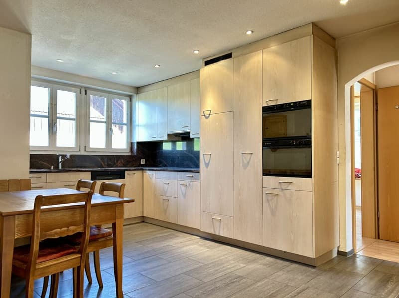 Zweifamilienhaus mit Scheune und Umschwung (2)