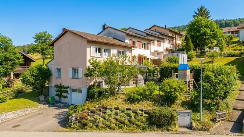 Reihen-EFH an sonniger Hanglage mit Garage (2)