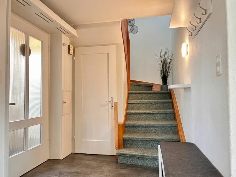 Reihen-EFH an sonniger Hanglage mit Garage (3)