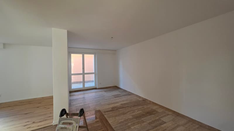 grosse 2.5 Zimmer-Wohnung 1.OG mit Balkon (6)