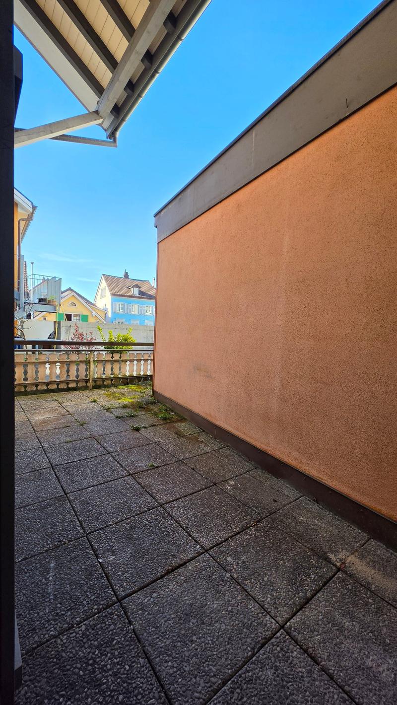 grosse 2.5 Zimmer-Wohnung 1.OG mit Balkon (10)