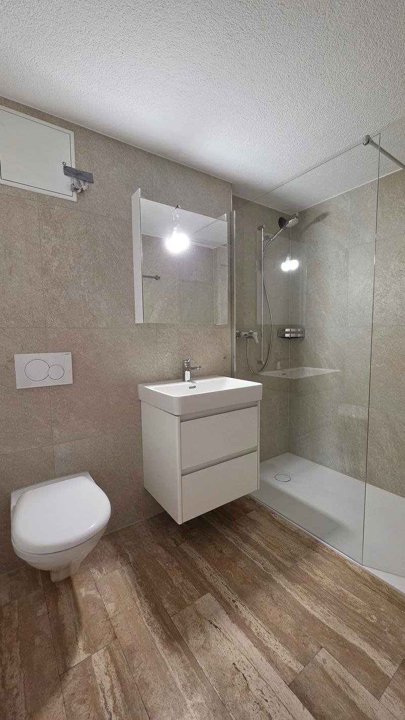 grosse 2.5 Zimmer-Wohnung 1.OG mit Balkon (9)