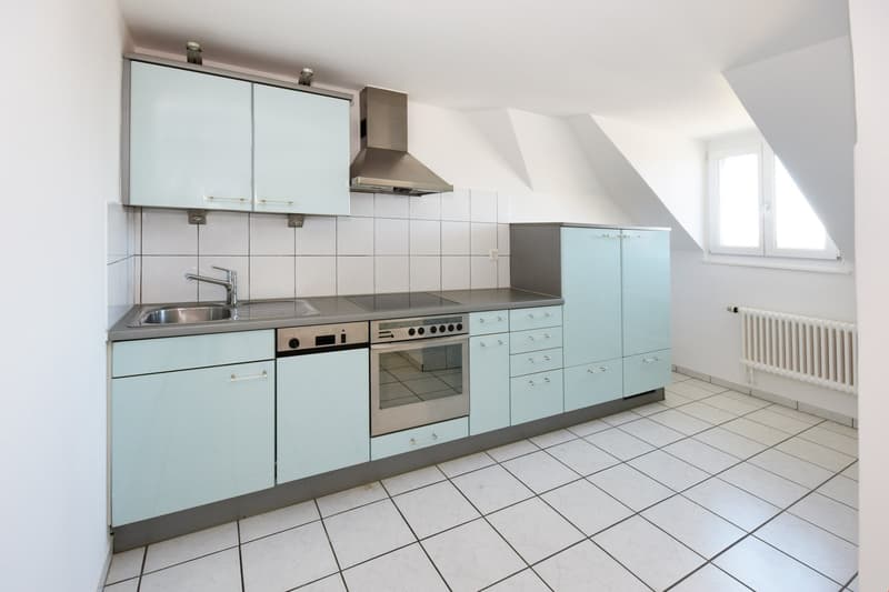 heimelige neuwertige 3.5 Zimmer-Dachwohnung 2. OG (10)