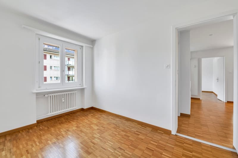4.5 Zimmer-Wohnung im 1. OG mit Balkon (4)