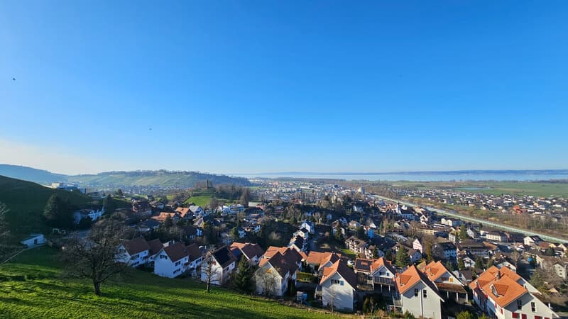 3.5 Zimmer-Wohnung 1.OG Ost mit Seesicht und Terrasse (11)
