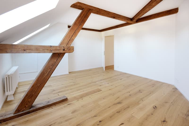 heimelige neuwertige 3.5 Zimmer-Dachwohnung 2. OG (4)