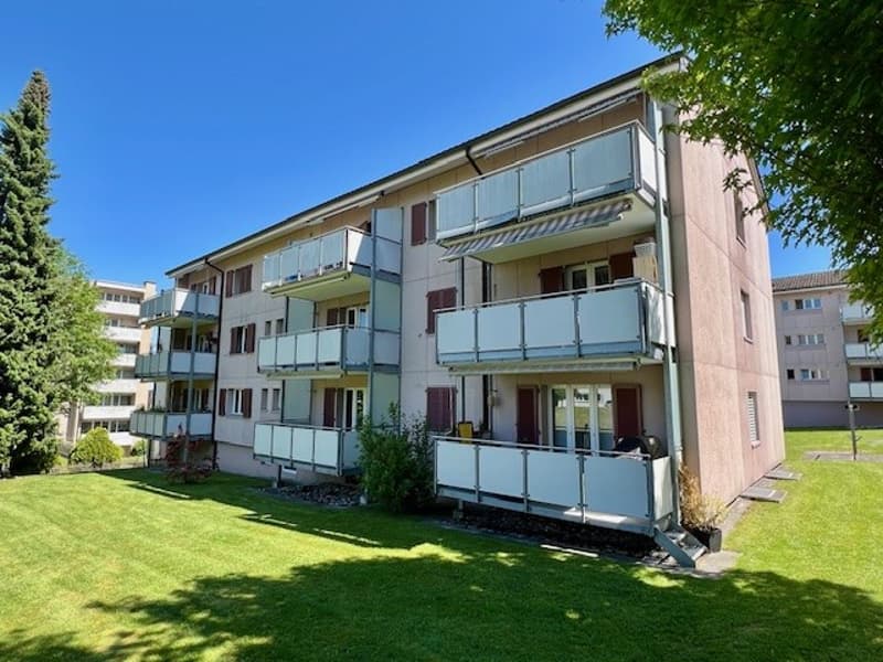 2.5 Zimmer-Wohnung im 1. OG mit Balkon (1)