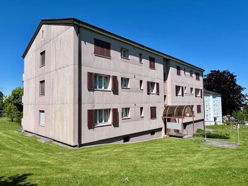 2.5 Zimmer-Wohnung im 1. OG mit Balkon (3)