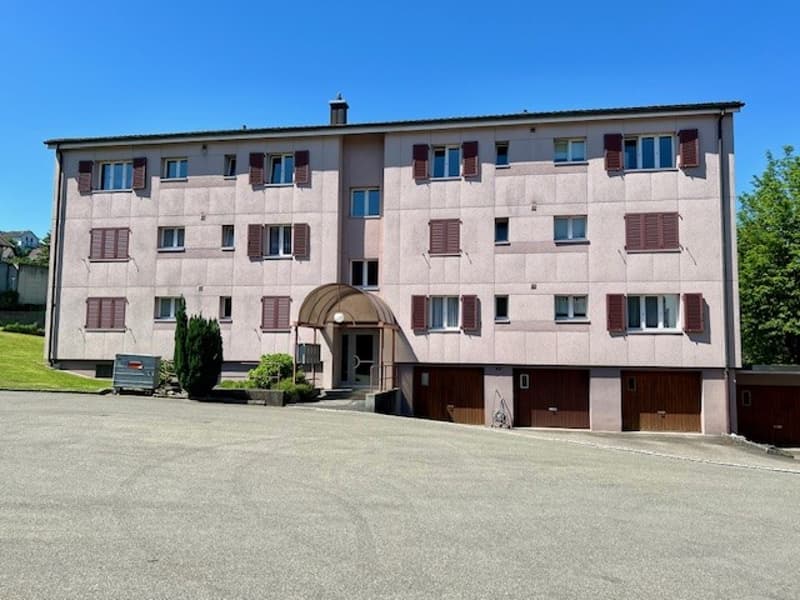 2.5 Zimmer-Wohnung im 1. OG mit Balkon (2)