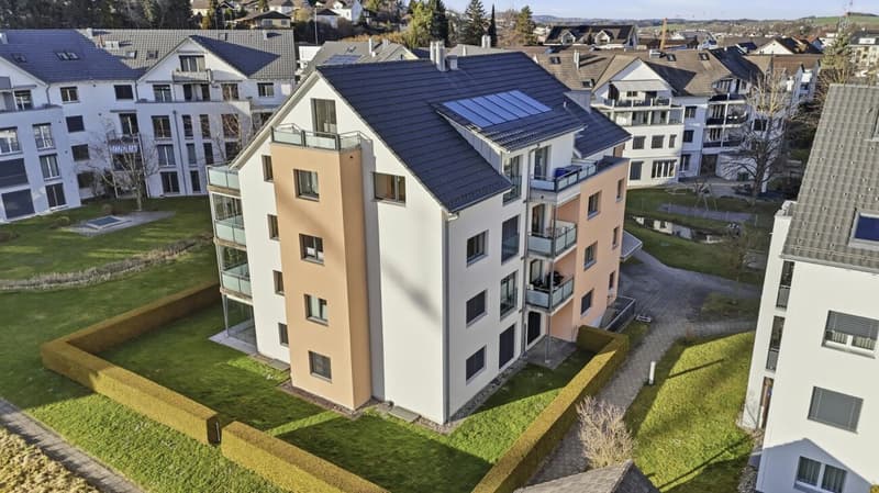 Spacious attic maisonette apartment with plenty of light and three balconies (21)