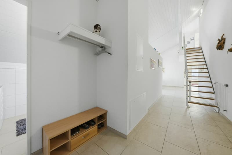 Spacious attic maisonette apartment with plenty of light and three balconies (12)