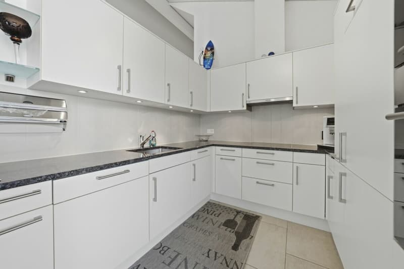 Spacious attic maisonette apartment with plenty of light and three balconies (7)