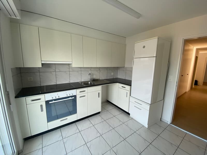 *Frisch renovierte 4-Zimmerwohnung mit sonnigem Balkon* (3)