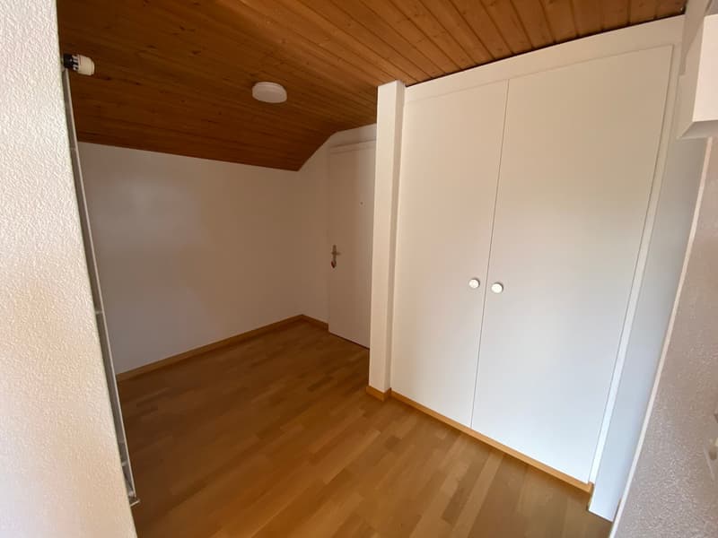 *Frisch renovierte 2.5-Zimmerwohnung im Dachgeschoss* (7)