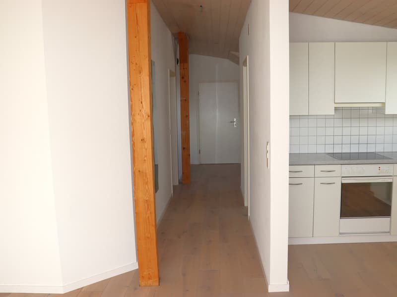 originelle 3.5 Zi.-DACH-Wohnung mit Balkon (10)