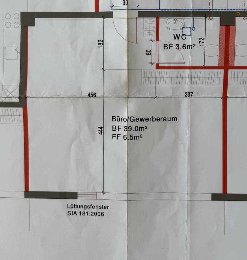 Helles und gepflegtes Büro mit viel Tageslicht (5)