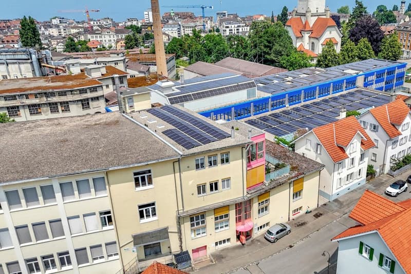 Stattliches Wohn- und Geschäftshaus mit zwei grossen Wohnungen und vielseitig nutzbarem Gewerbe an zentraler Lage (69)