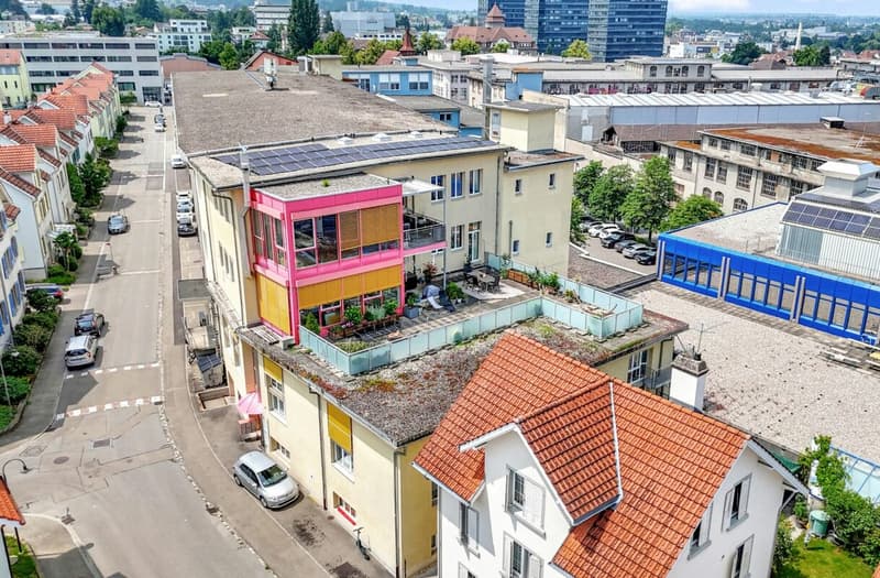 Stattliches Wohn- und Geschäftshaus mit zwei grossen Wohnungen und vielseitig nutzbarem Gewerbe an zentraler Lage (68)