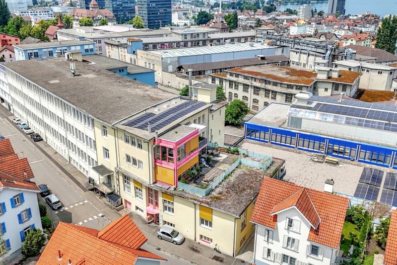 Stattliches Wohn- und Geschäftshaus mit zwei grossen Wohnungen und vielseitig nutzbarem Gewerbe an zentraler Lage (67)